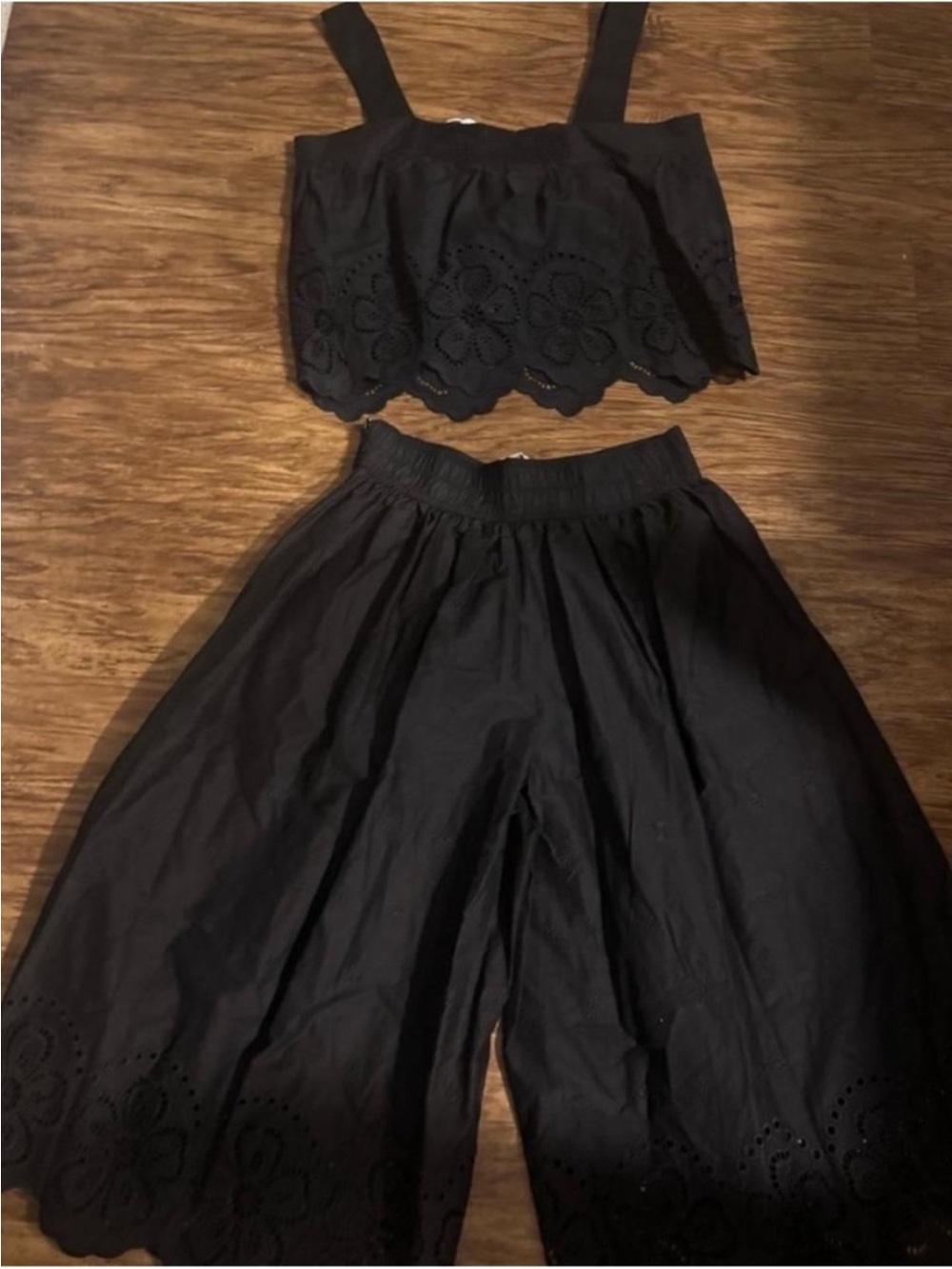 NWT Caroline constas 2 piece set size small - Picture 2 of 3